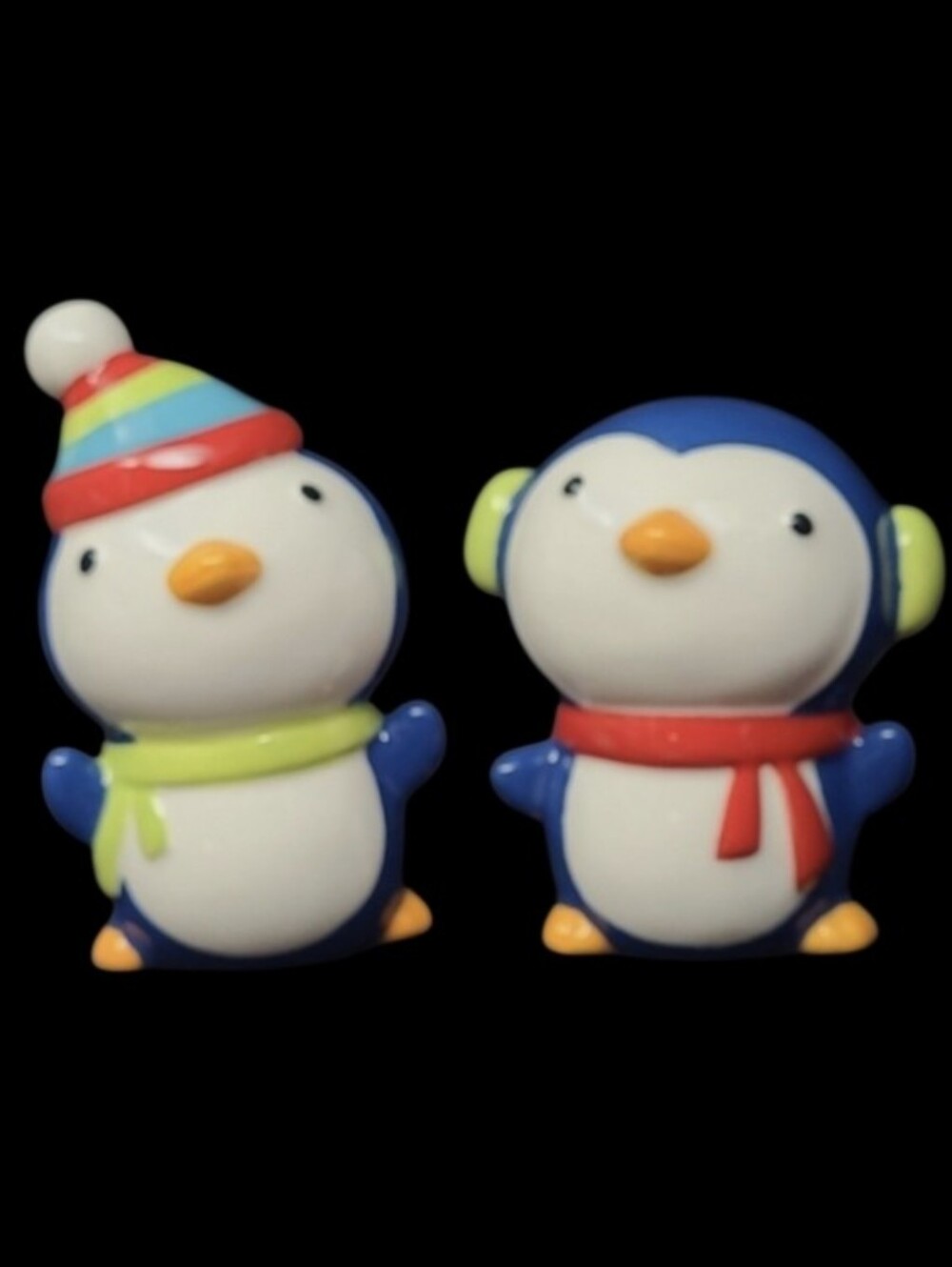 NIB - 2012 PENGUIN          SALT & PEPPER SHAKER SET